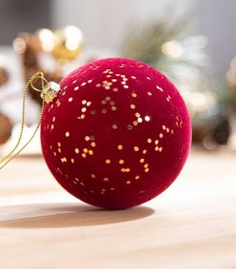 Bola de Natal em veludo vermelho com pinta douradas